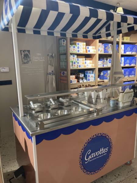 Fabrication d'un stand réfrigéré sur mesure pour animations promotionnelles et événementielles à Saint-Malo 35