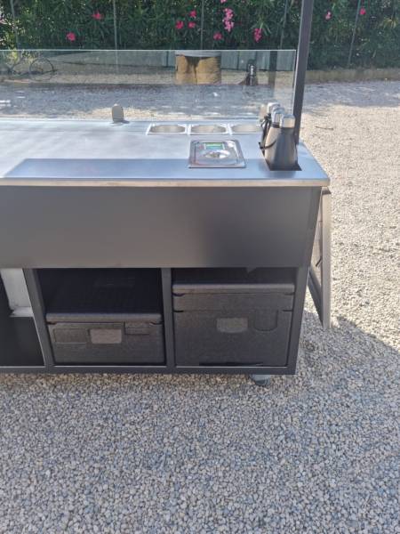 Stand professionnel crêpes et gaufres avec stockage froid à Nice 06