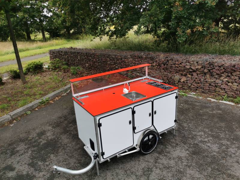 tarif d'une petite remorque food truck aménagé et tractable par un vélo ou un triporteur à Metz 57