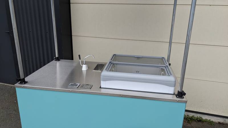Prix d'un chariot à glace avec vitrine pour professionnels à La Rochelle 17