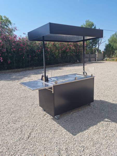 Stand mobile pour vente de crêpes et gaufres au Mont-Saint-Michel 50