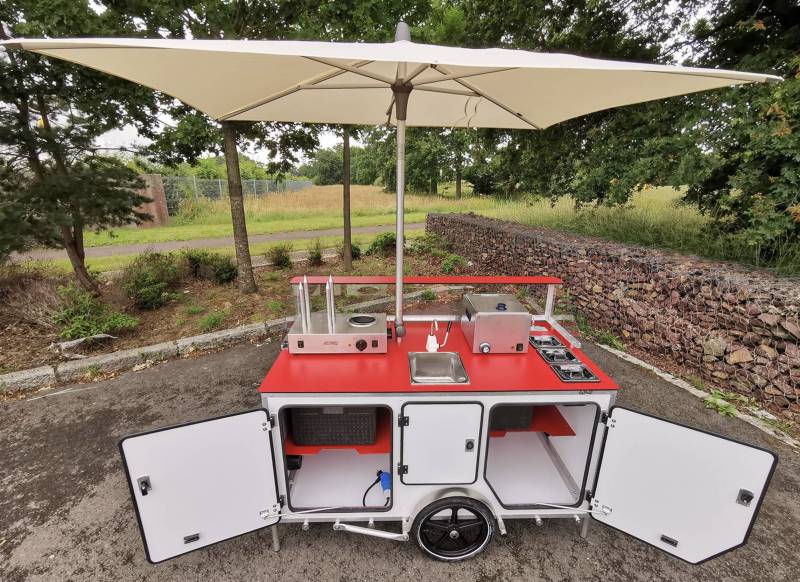 quel est le prix d'une petite remorque aménagé en cuisine ambulante et tractable par un vélo à Brest 29 ?